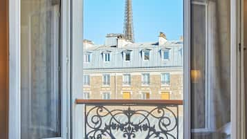 Double Room, nice Eiffel Tower view