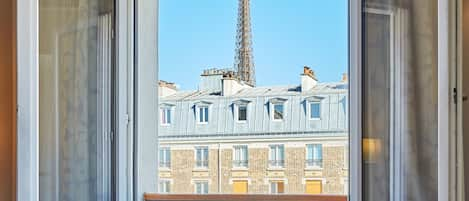 Double Room, nice Eiffel Tower view