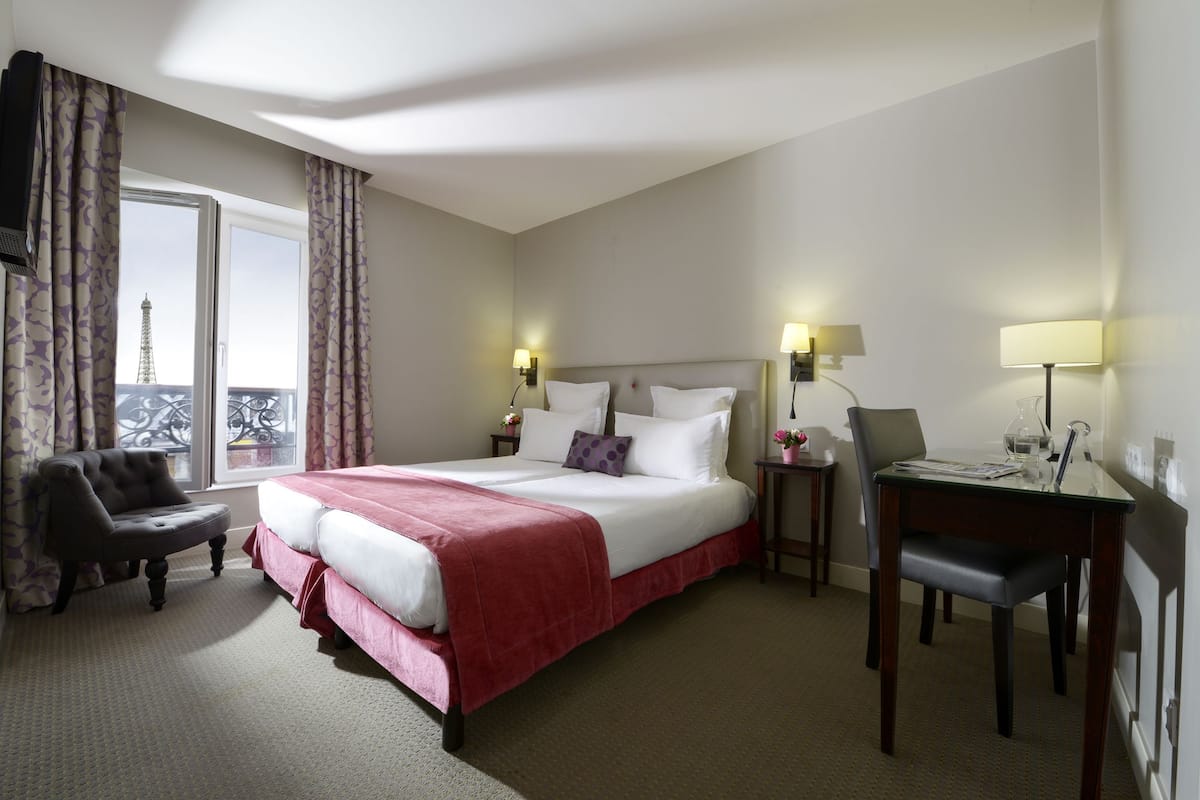 Premium bedding, in-room safe, desk, blackout curtains