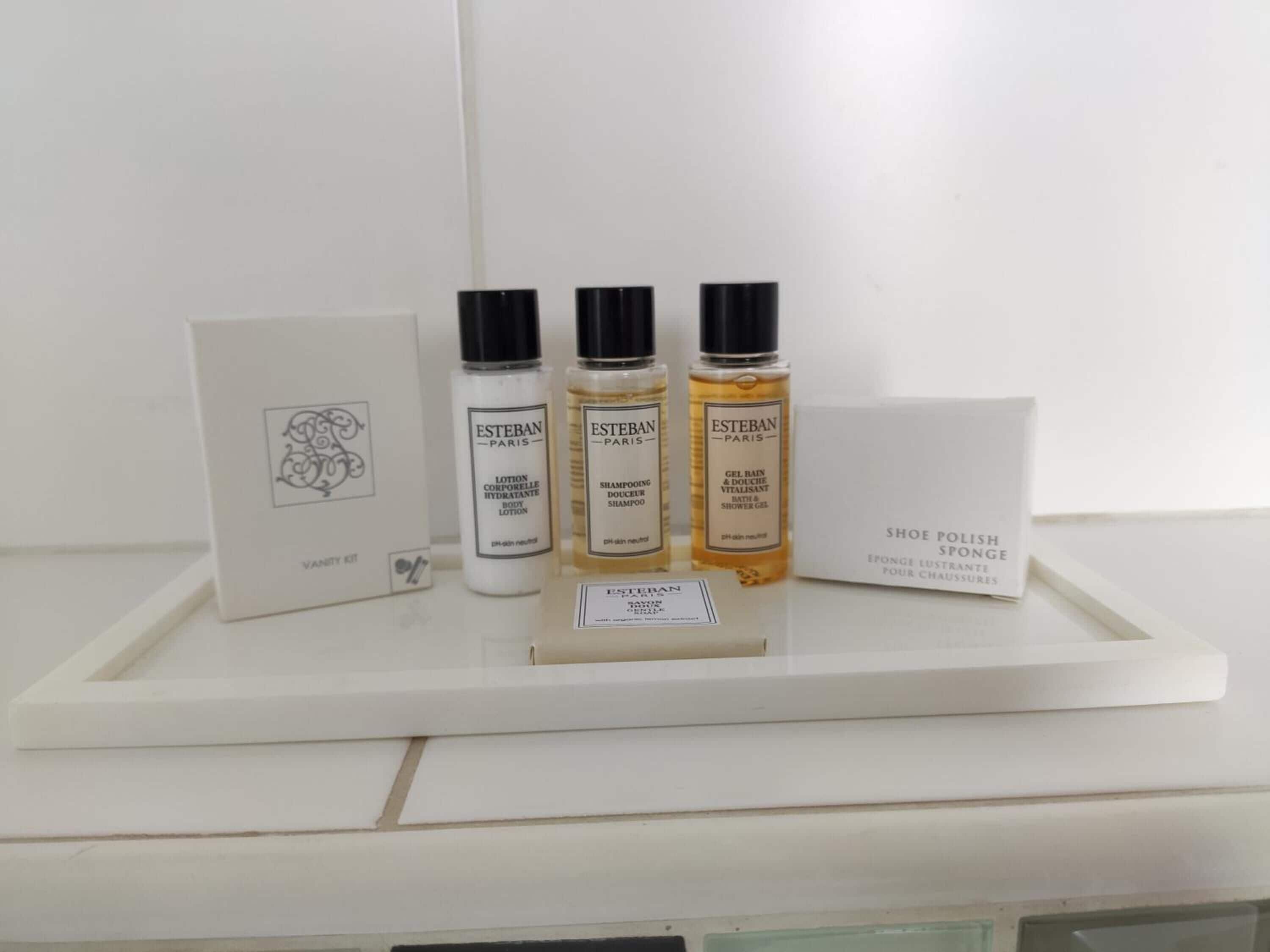 rainfall showerhead, free toiletries, hair dryer, towels