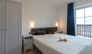 Apartamento superior, 3 quartos | Individualmente decorados, individualmente mobiliados