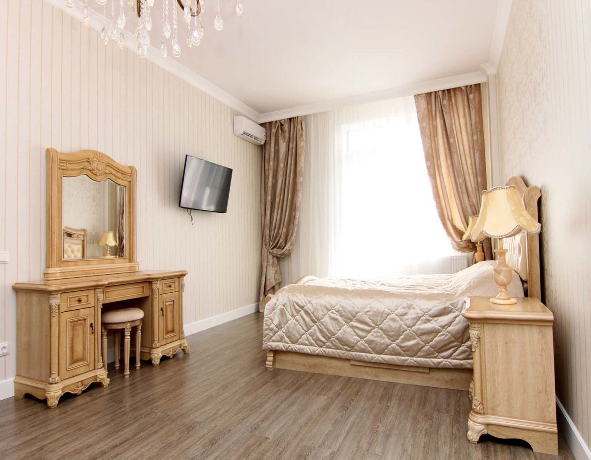 Premium bedding, in-room safe, laptop workspace, free WiFi