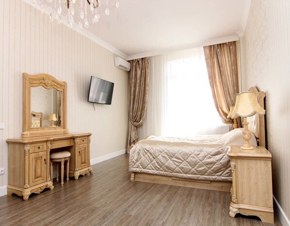 Appartement (for 3 Adults in Arcadia) | Literie de qualité supérieure, coffres-forts dans les chambres