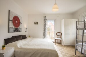 Ameublement personnalisé, fer et planche à repasser