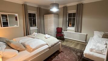Classic Chalet, Balcony (excl. final cleaning fee € 375,-) | 8 bedrooms, individually furnished, iron/ironing board