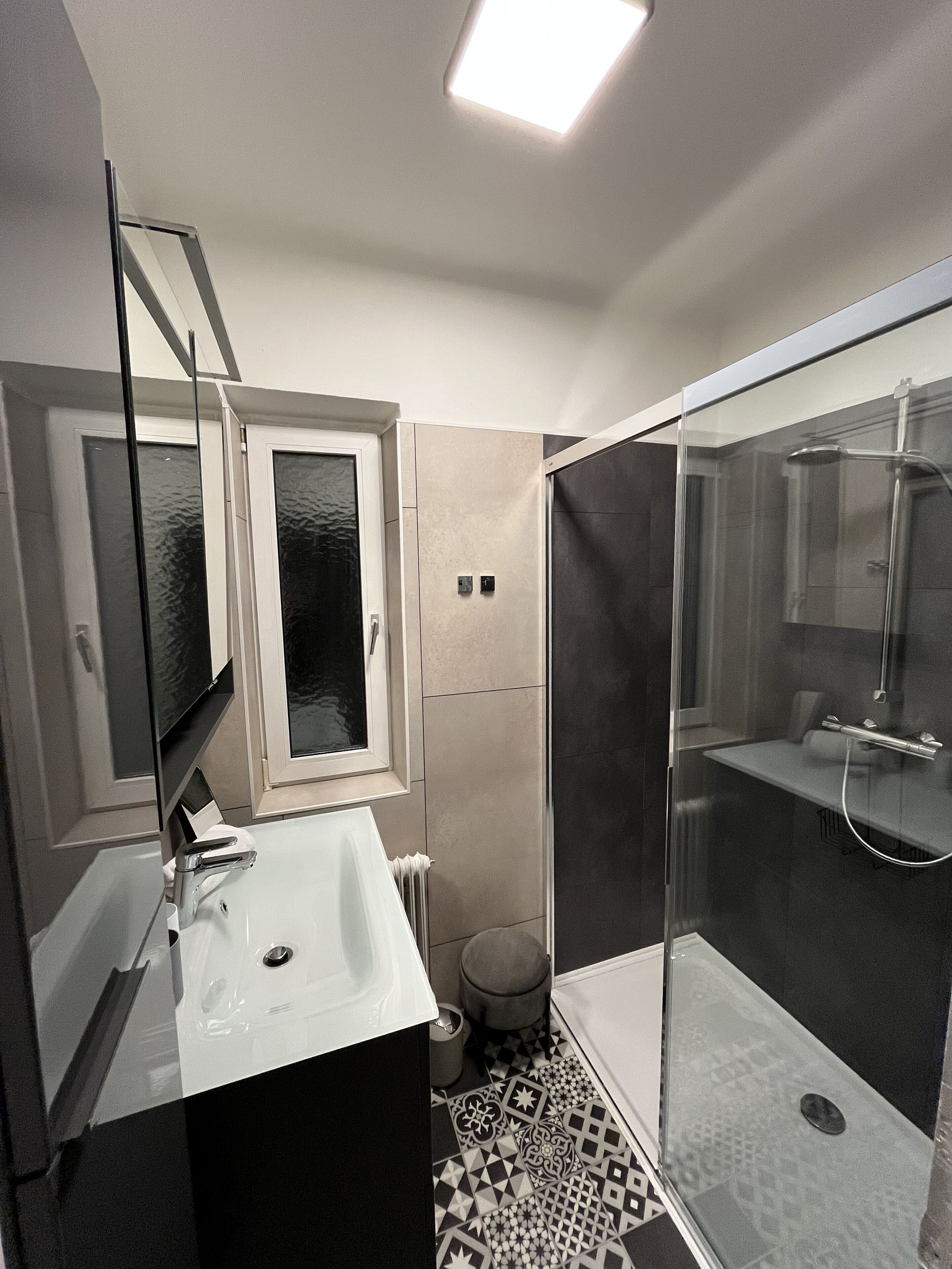 Classic-Chalet, Balkon | Badezimmer | Duschwanne, Haartrockner