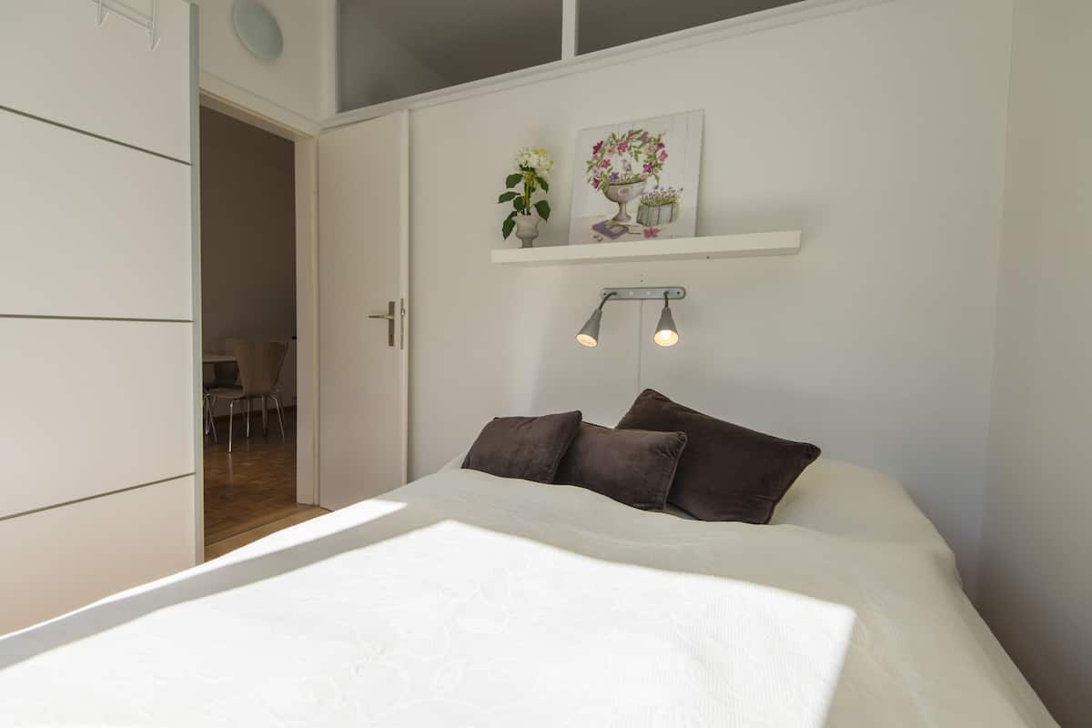 Apartment | 2 bedrooms, iron/ironing board, free WiFi, bed sheets