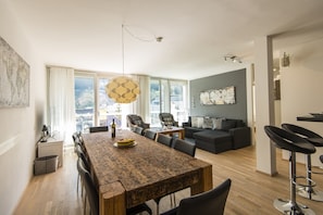 Superior Apartment, 3 Bedrooms, Balcony, Mountain View | Living area | Flat-screen TV - Haus Lothringen (Bad Gastein)