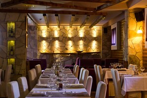 Breakfast, lunch and dinner served - Polar Star Hotel (Tepacko Polje)