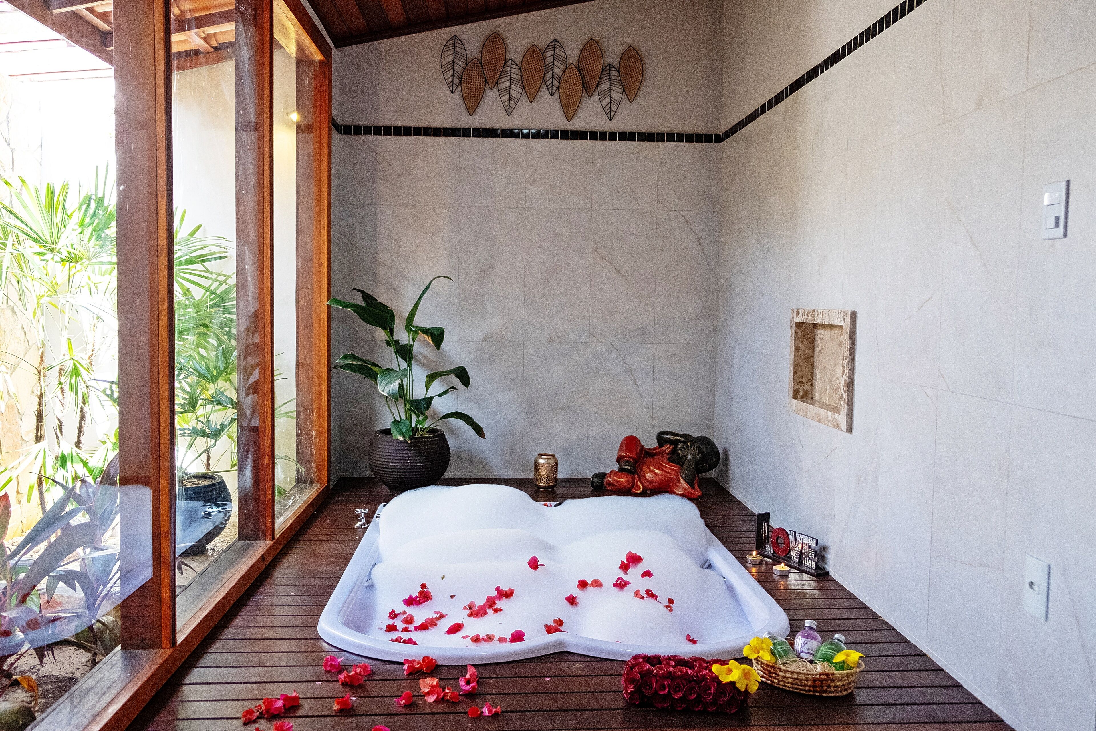 华丽套房 | 浴室 | 免费洗浴用品、吹风机、毛巾、肥皂