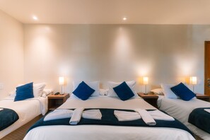 Family Apartment (4 People) Deluxe | Hypo-allergenic bedding, minibar, blackout drapes, soundproofing - Pousada La Toscana (Campos do Jordão)