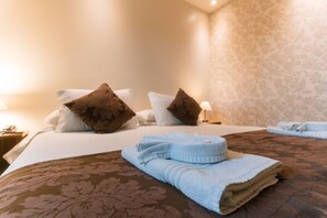 Superior Luxury Double Apartment | Hypo-allergenic bedding, minibar, blackout drapes, soundproofing - Pousada La Toscana (Campos do Jordão)