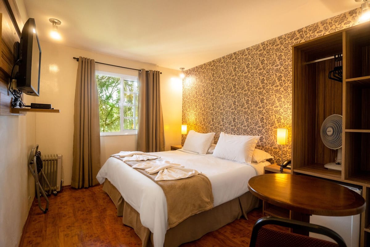 Hypo-allergenic bedding, minibar, blackout curtains, soundproofing