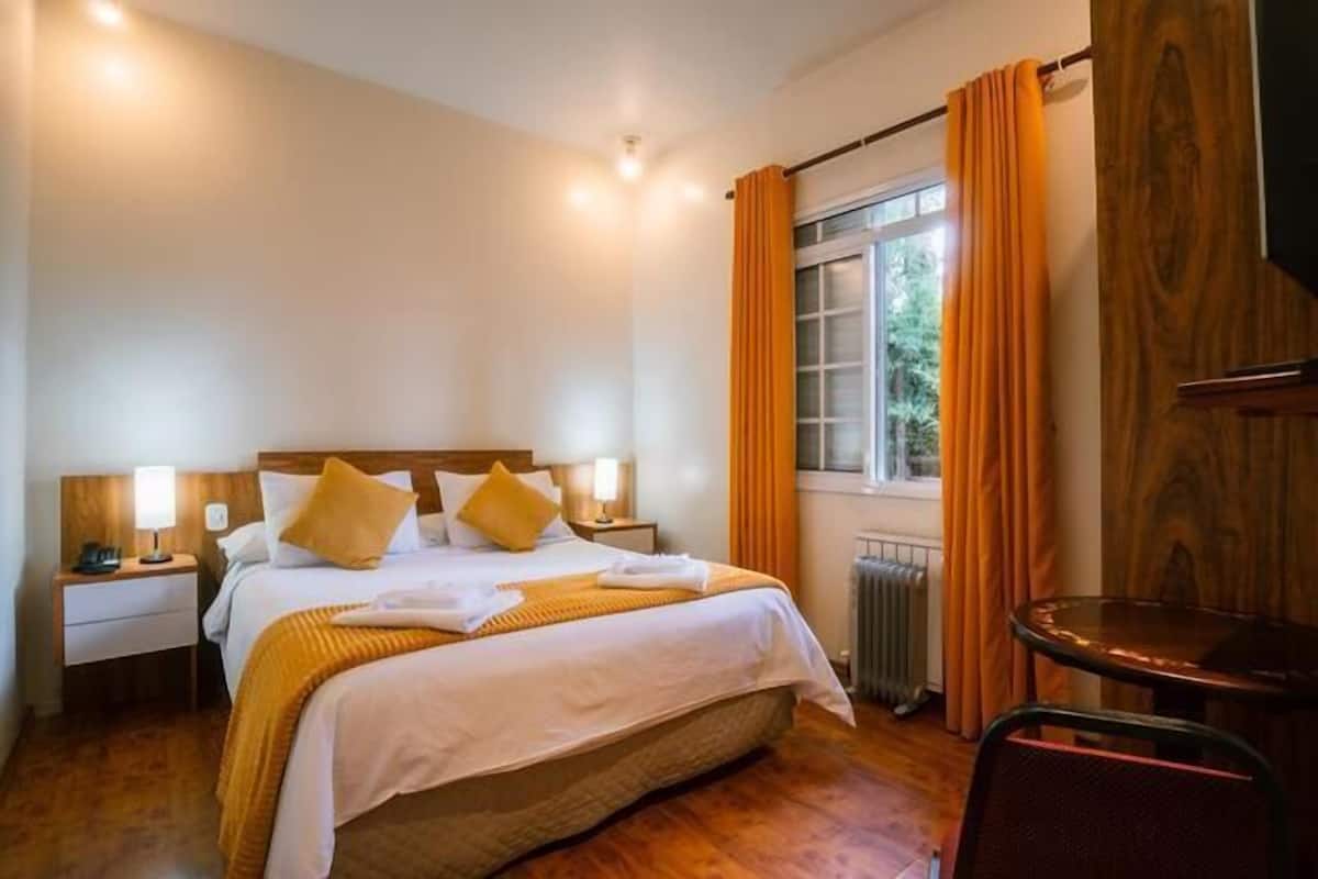 Hypo-allergenic bedding, minibar, blackout curtains, soundproofing