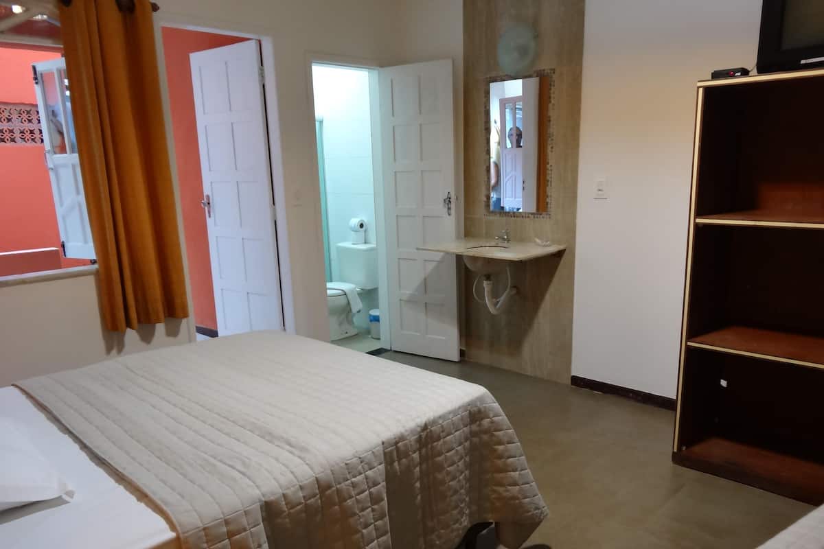 Minibar, coffres-forts dans les chambres, draps fournis