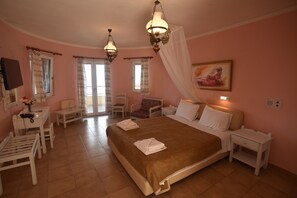 Minibar, in-room safe, blackout curtains, iron/ironing board - Stella Hotel Apartments (Kefalonia)