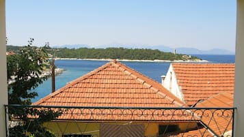 Estudio, vista parcial al mar | Vista desde la habitación