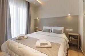 Classic Double Room, 1 Double Bed, Non Smoking, Mountain View | In-room safe, soundproofing, iron/ironing board, free WiFi - Hotel Kaikis (Kalabaka)