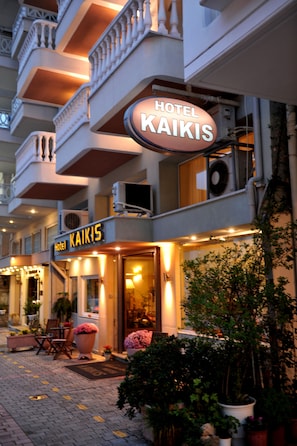 Front of property - Hotel Kaikis (Kalabaka)