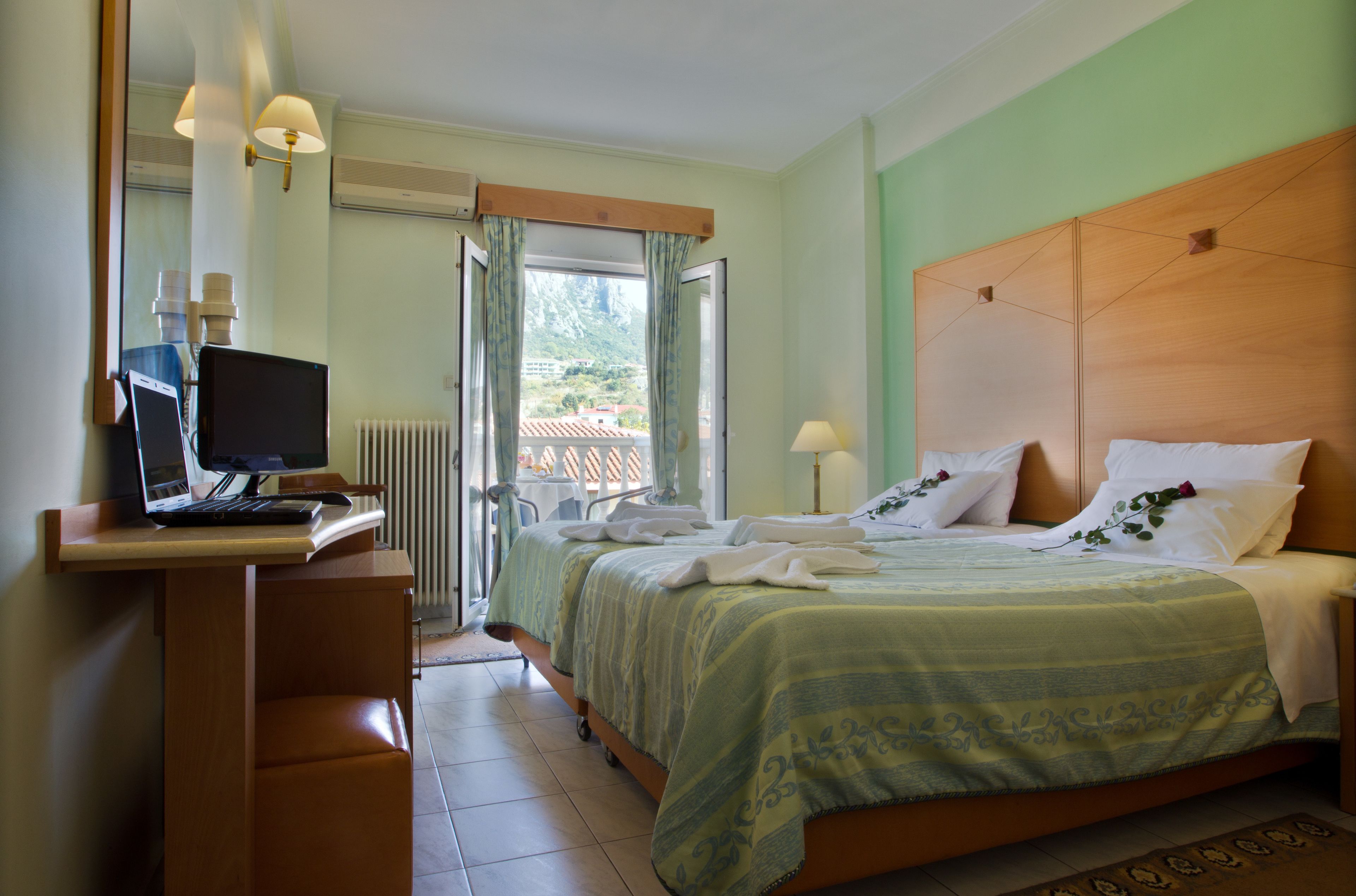 standard twin room, multiple beds, non smoking, mountain view | in-room safe, soundproofing, iron/ironing board, free wifi