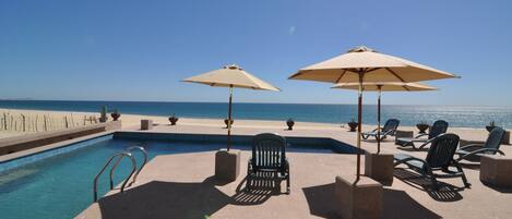 Außenpool, Sonnenschirme