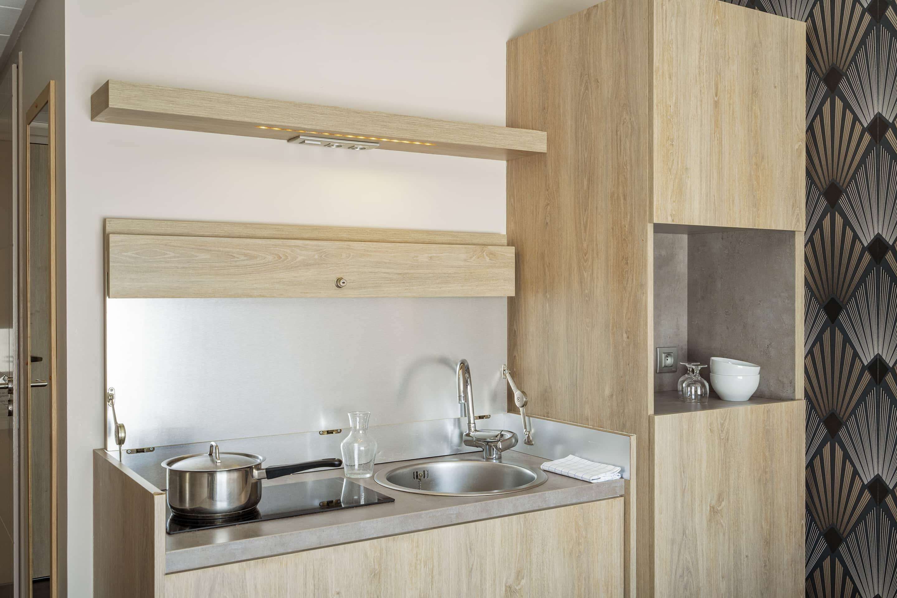 standard studio, 1 king bed, non smoking (twin bed on request) | room amenity