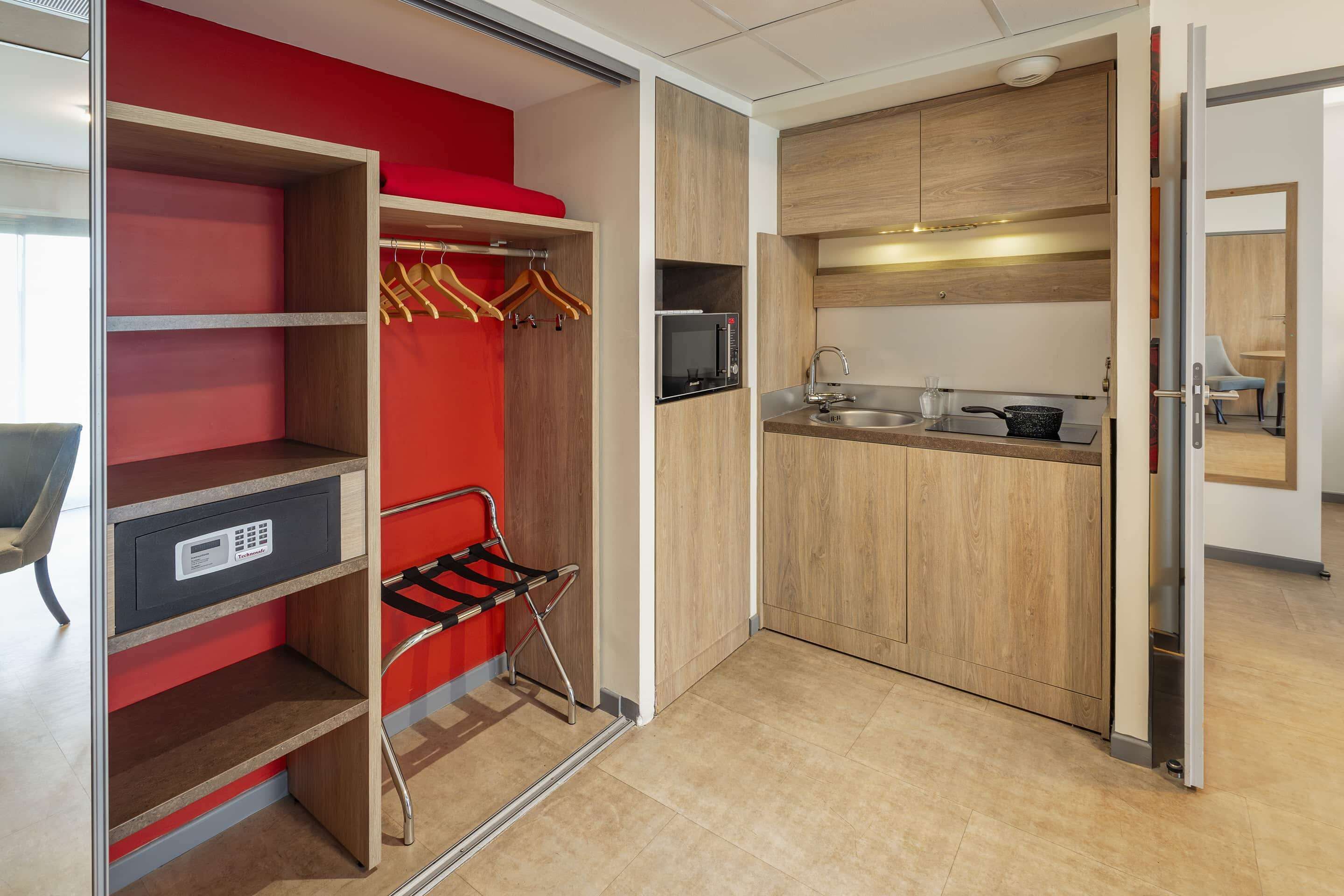 standard apartment, 1 king bed, non smoking (twin bed on request;with sofabed) | room amenity