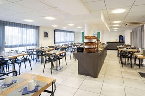 Frokostbuffé hver dag (EUR 15 per person)