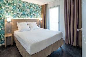In-room safe, blackout curtains, soundproofing, free WiFi - Best Western Les Aureliades (Trignac)