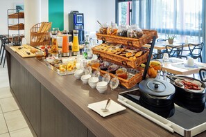 Frokostbuffé hver dag (mot et tillegg)