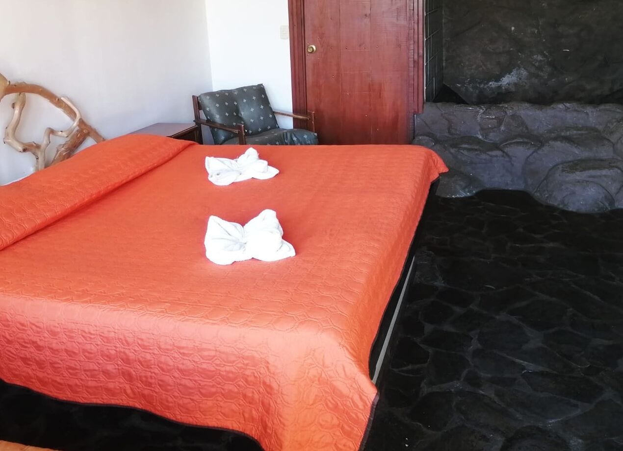 Suite monolocale familiare, 1 camera da letto, lato piscina | Copriletto in piuma, tende oscuranti, Wi-Fi gratuito, lenzuola
