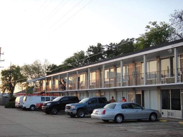 Exterior - Red River Inn Alexandria (Alexandria)