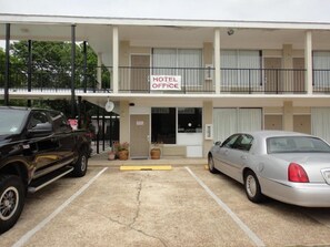 Front of property - Red River Inn Alexandria (Alexandria)