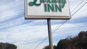 Exterior - Luxury Inn (Watkinsville)