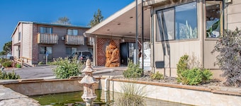 Econo Lodge Inn & Suites Madras
