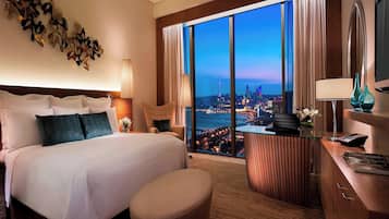 1 bedroom, Egyptian cotton sheets, premium bedding, down duvets