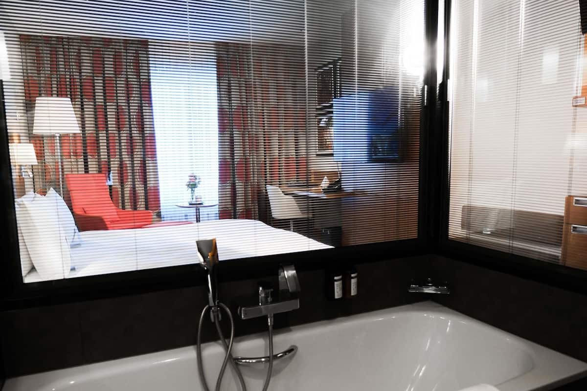 Chambre Deluxe, 1 très grand lit | Literie hypoallergénique, coffre-fort pour ordinateur portable