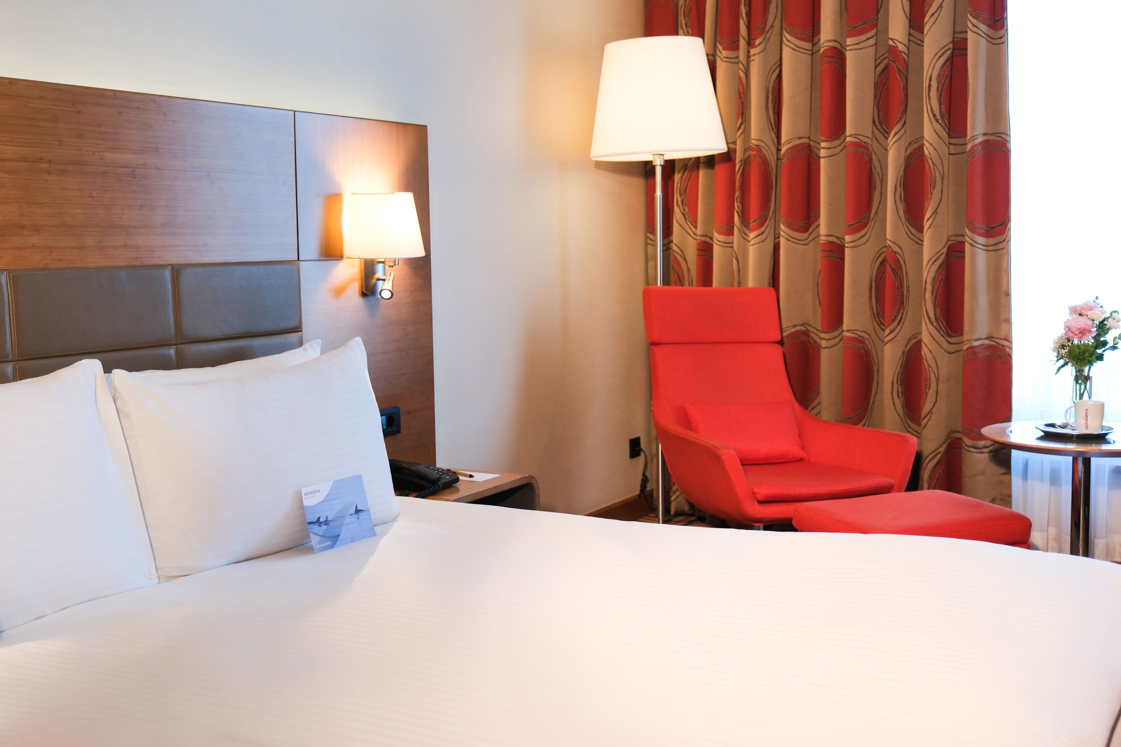 Hypo-allergenic bedding, in-room safe, individually decorated, desk