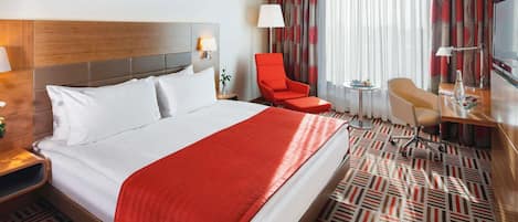Hypo-allergenic bedding, in-room safe, desk, laptop workspace