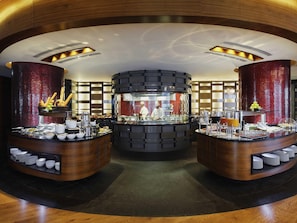 Daily buffet breakfast (TRY 1150 per person)