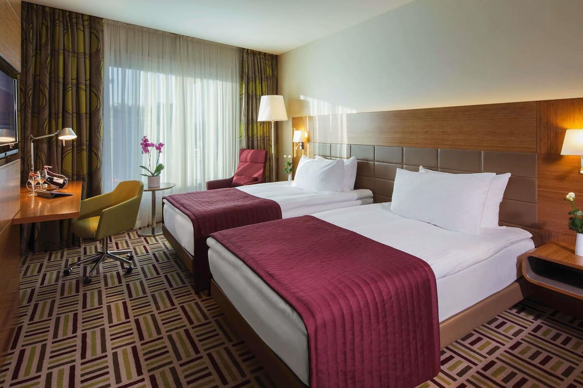 Hypo-allergenic bedding available, in-room safe, desk, laptop workspace