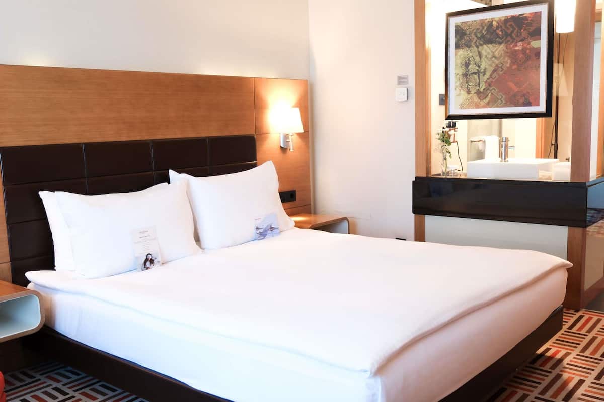 Chambre supérieure, 1 grand lit | Literie hypoallergénique, coffre-fort pour ordinateur portable