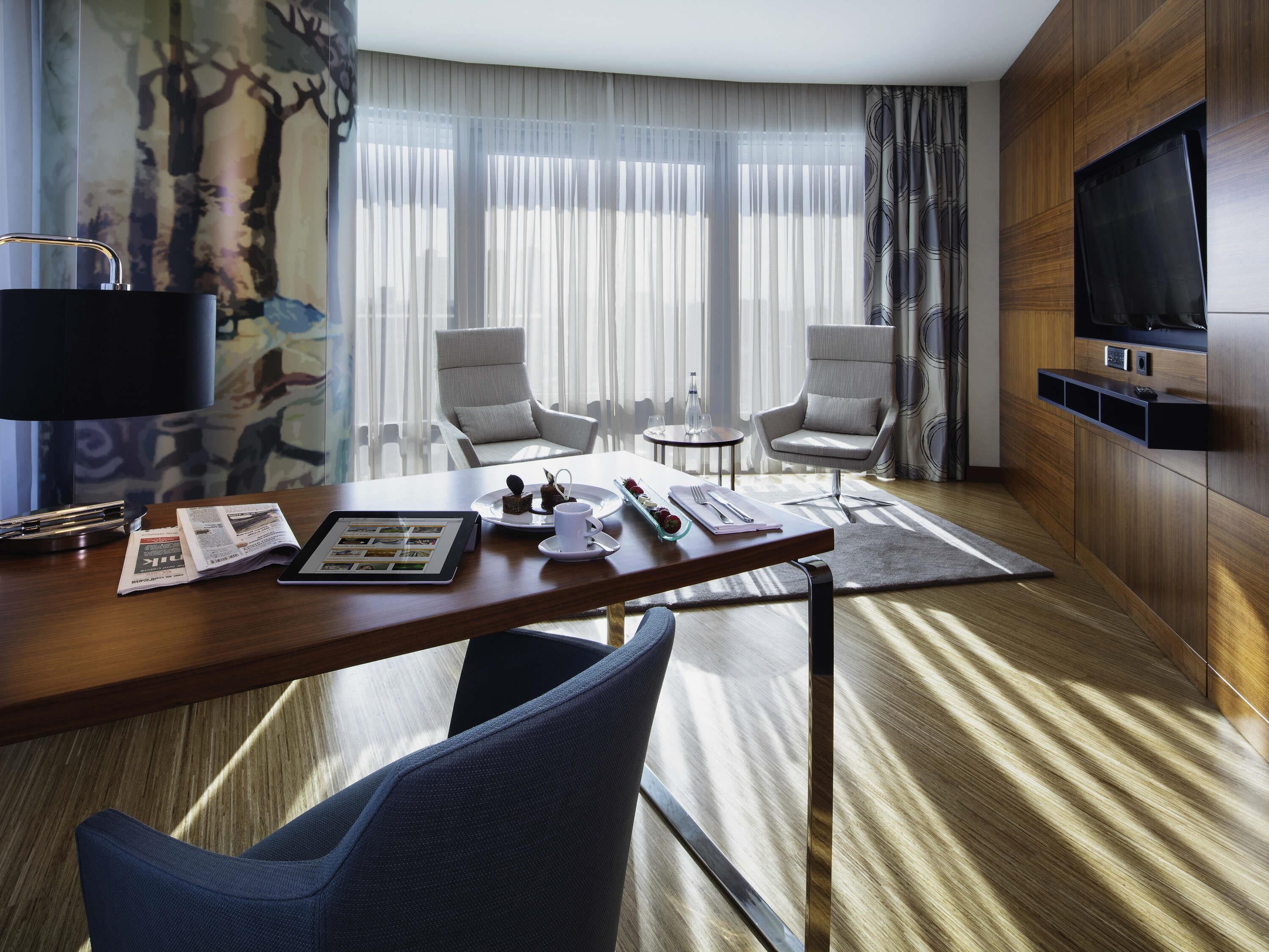 Deluxe Suite, 1 King Bed | Hypo-allergenic bedding, in-room safe, individually decorated, desk