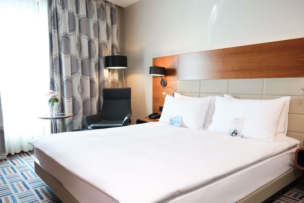 Suite Deluxe, 1 cama King size | Ropa de cama hipoalergénica y caja de seguridad en la habitación