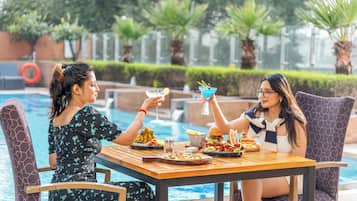 3 restaurants; breakfast, lunch, dinner, and brunch served