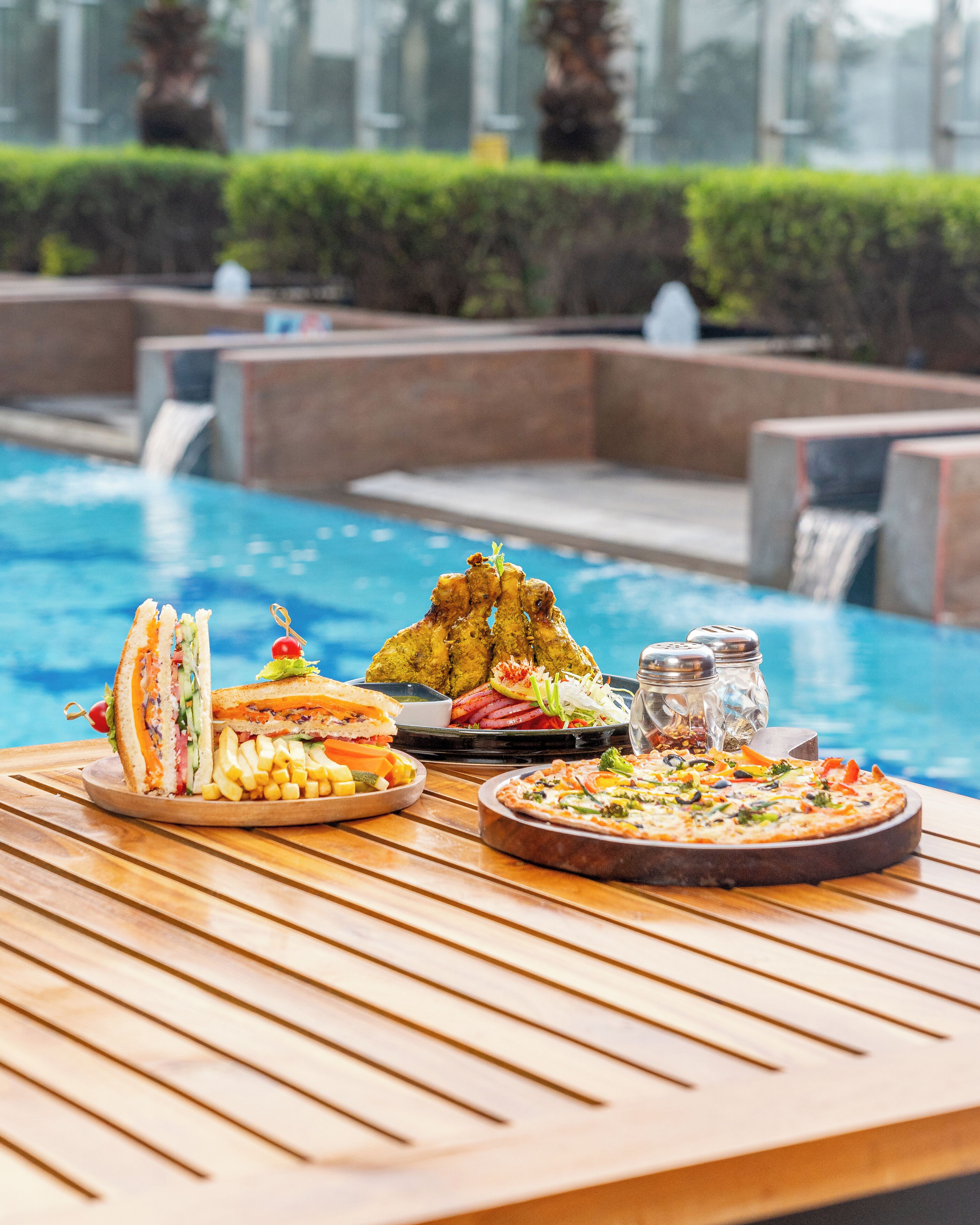 2 restaurants, breakfast, lunch, dinner served; international cuisine