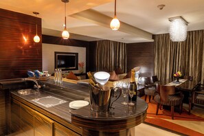 Suite (Vivanta) | Living area - Vivanta Hyderabad, Begumpet (Hyderabad)