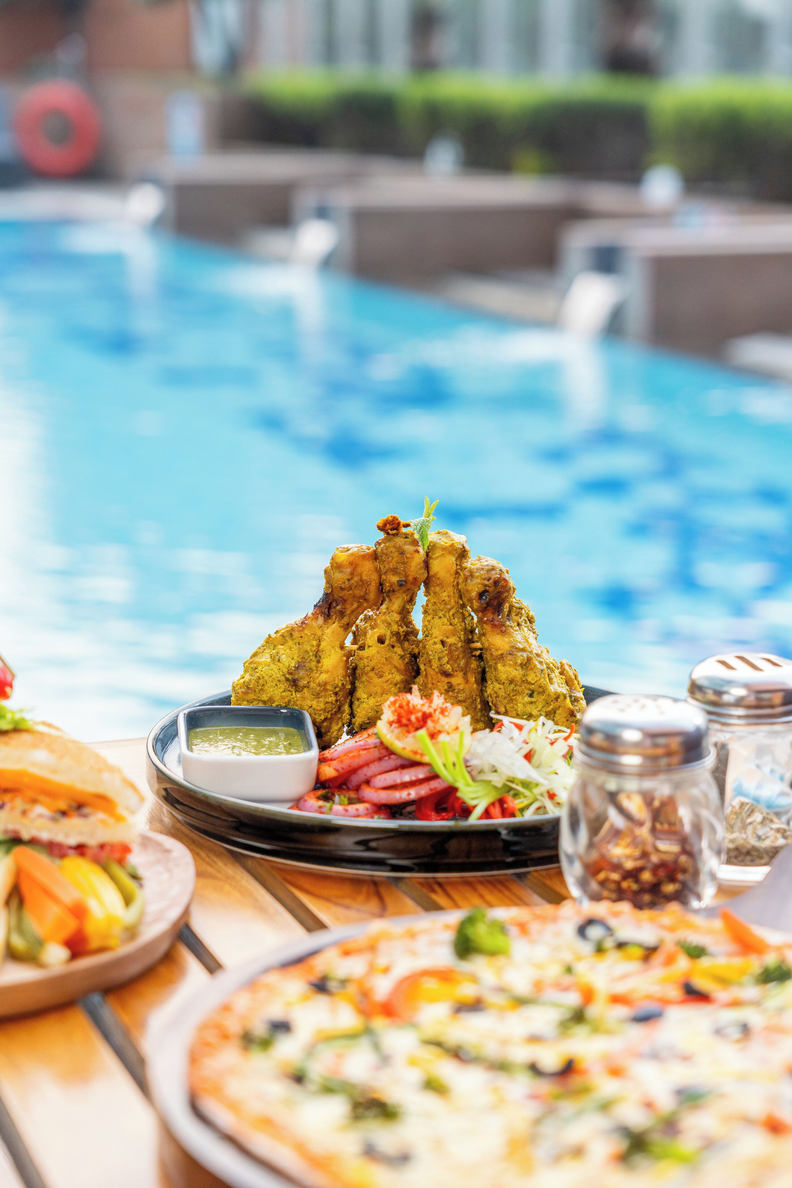 2 restaurants, breakfast, lunch, dinner served; international cuisine