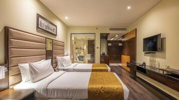 Deluxe Room, 1 Twin Bed | Minibar, in-room safe, desk, laptop workspace