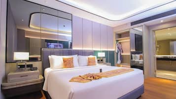 Minibar, in-room safe, desk, iron/ironing board